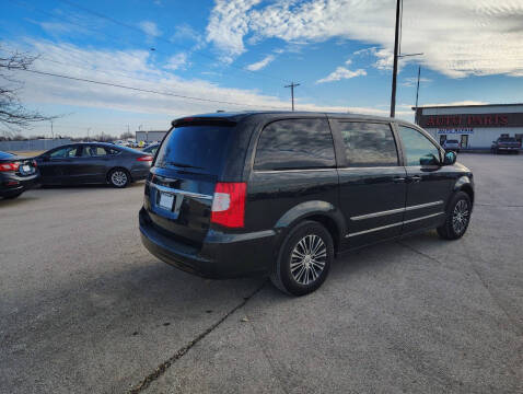 2014 Chrysler Town and Country S