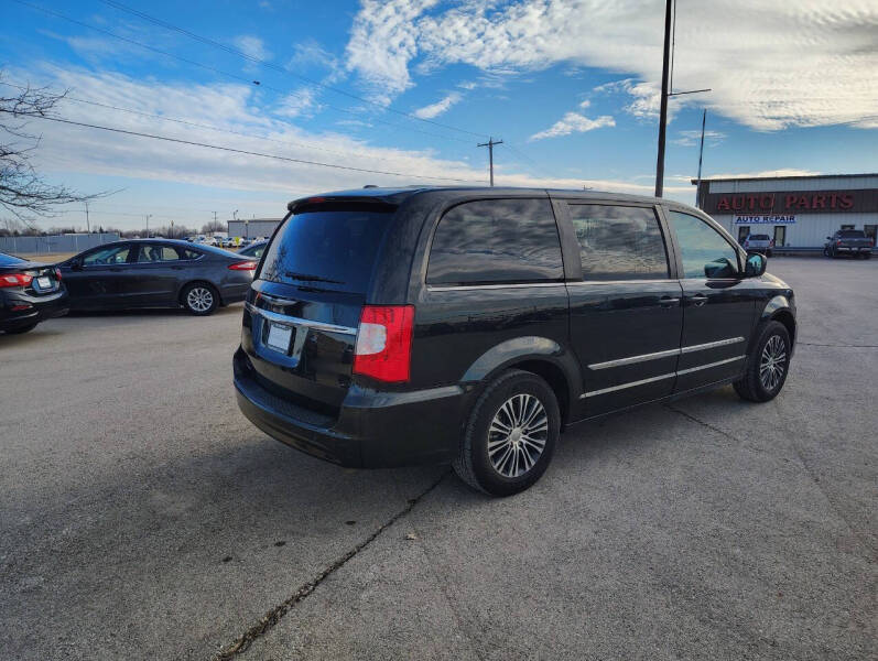 2014 Chrysler Town and Country S