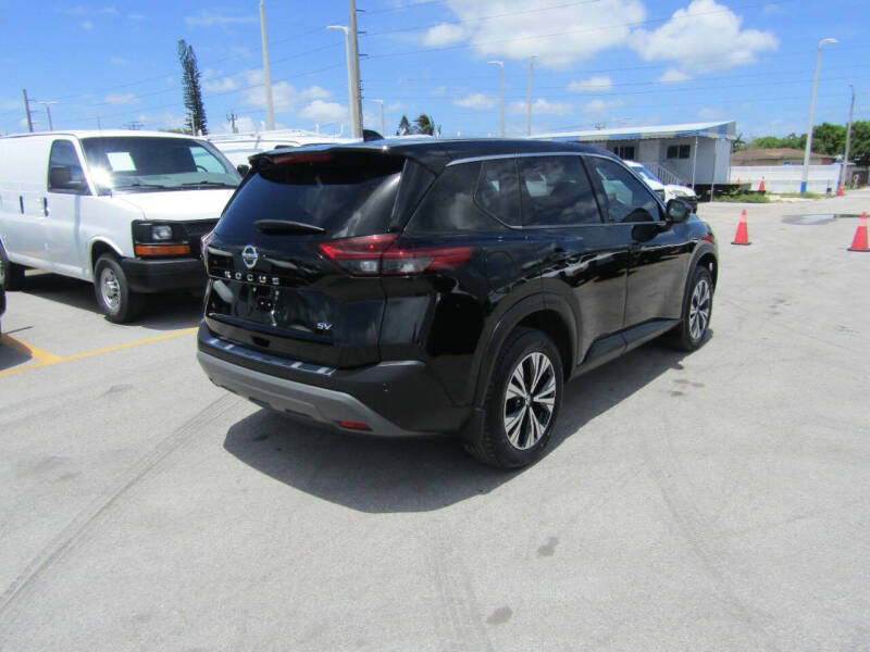 2021 Nissan Rogue SV photo 7