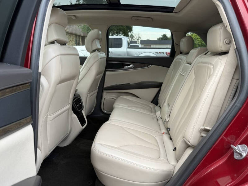 2019 Lincoln Nautilus Select