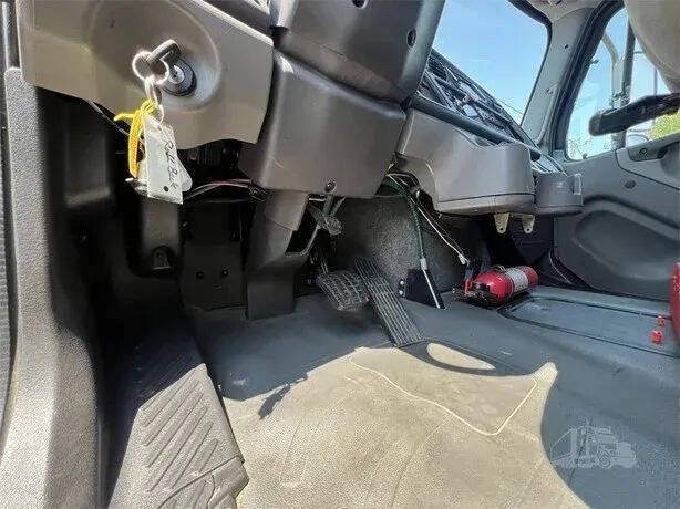2009 Freightliner M2 106