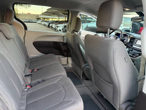 2017 Chrysler Pacifica LX