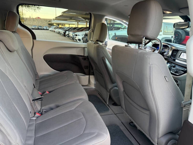 2017 Chrysler Pacifica LX