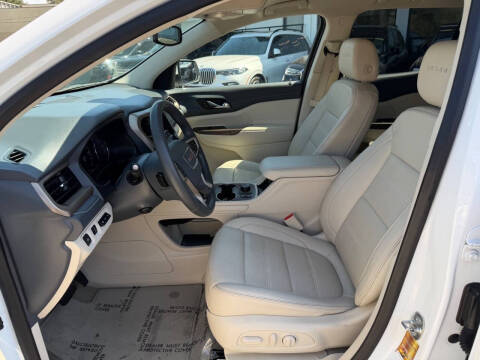 2023 GMC Acadia Denali
