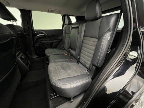 2024 Mitsubishi Outlander SE