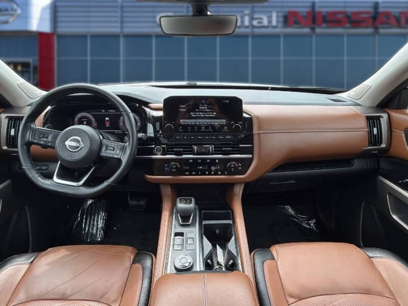 2023 Nissan Pathfinder Platinum