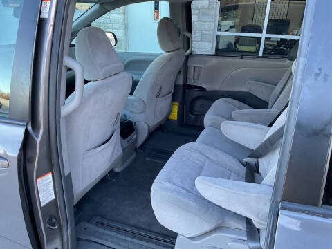 2015 Toyota Sienna LE 8-Passenger