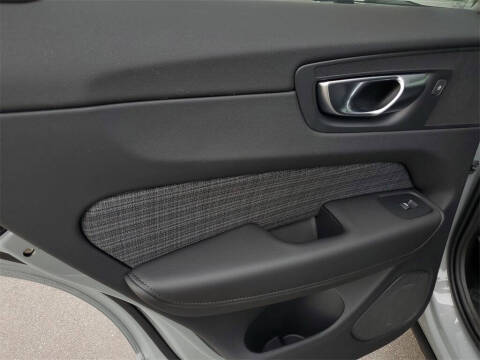 2025 Volvo XC60 T8 Core Dark Theme