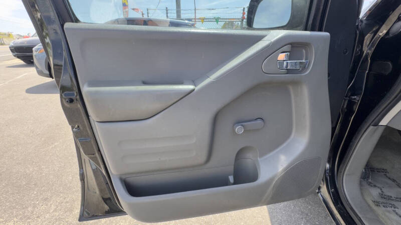 2016 Nissan Frontier SV