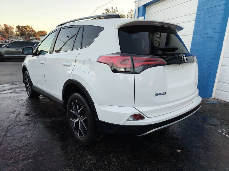 2017 Toyota RAV4 SE