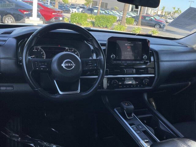 2024 Nissan Pathfinder SV