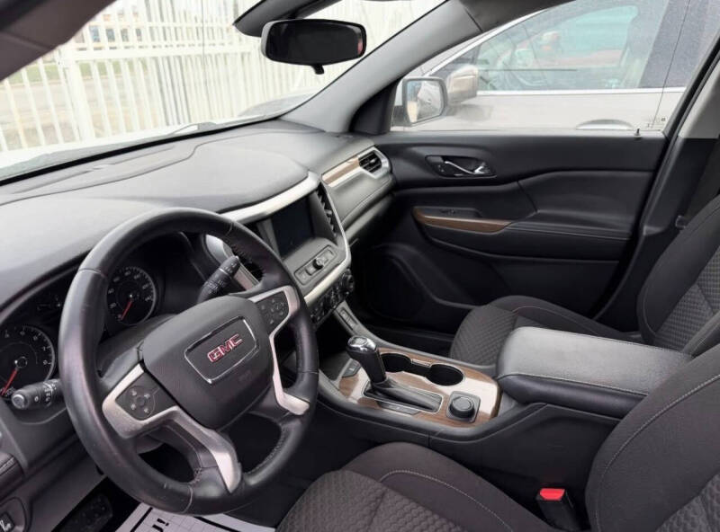 2017 GMC Acadia SLE-2