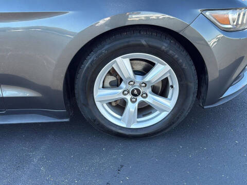 2017 Ford Mustang V6