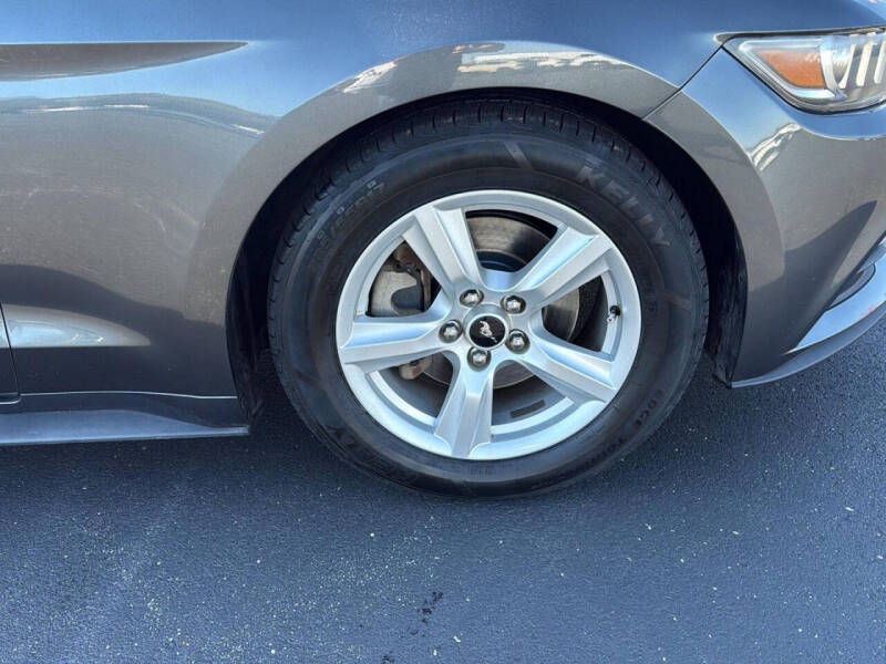 2017 Ford Mustang V6