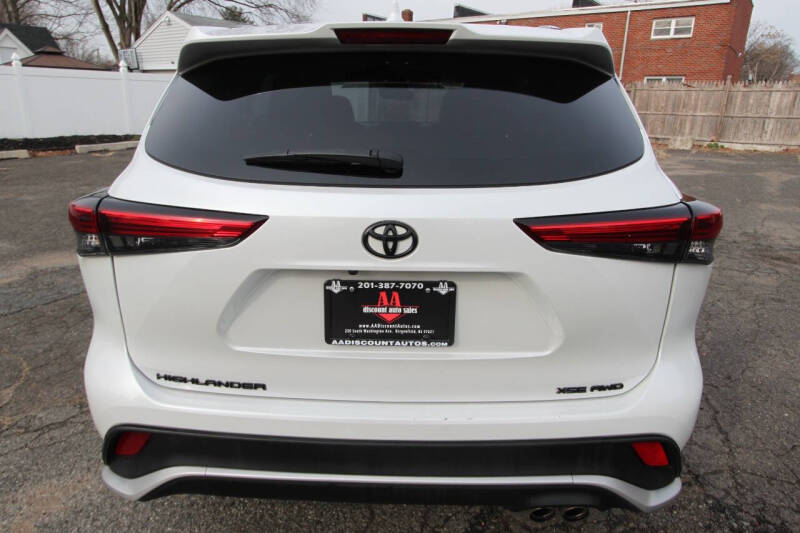 2022 Toyota Highlander XSE photo 44