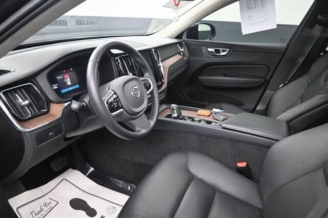 2023 Volvo XC60 B5 Plus Dark Theme