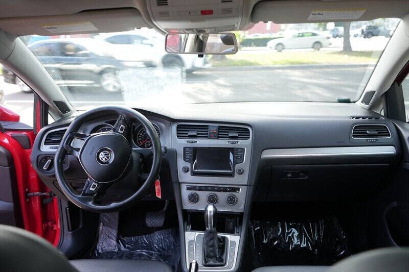 2015 Volkswagen Golf TSI SE