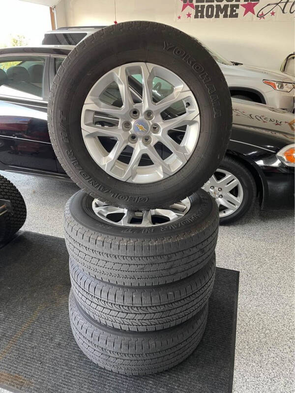  Chevrolet Traverse Wheels & Tires for sale at Kuhn Enterprises, Inc. in Fort Atkinson IA