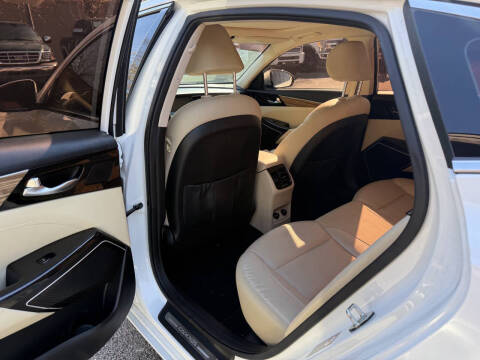 2017 Kia Cadenza Premium