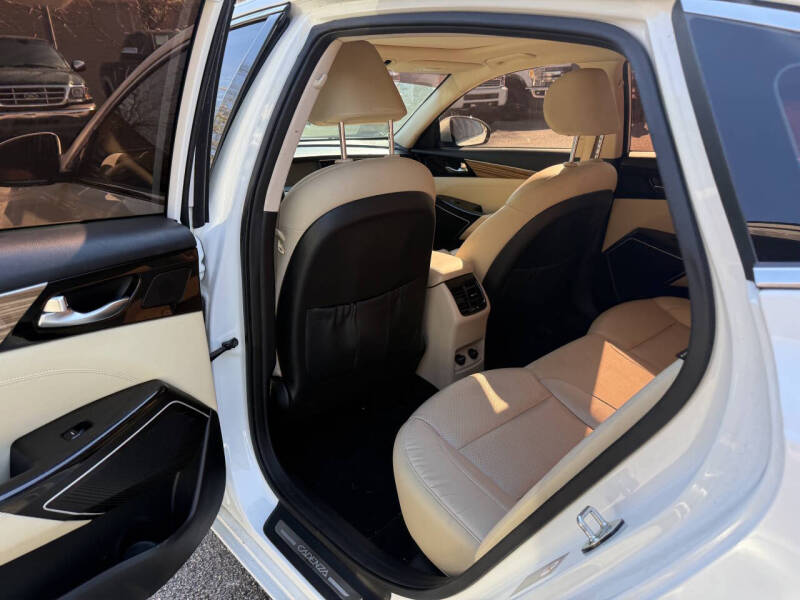 2017 Kia Cadenza Premium