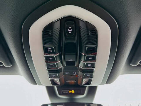 2023 Porsche Macan T