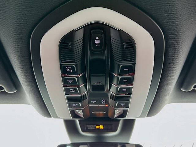 2023 Porsche Macan T