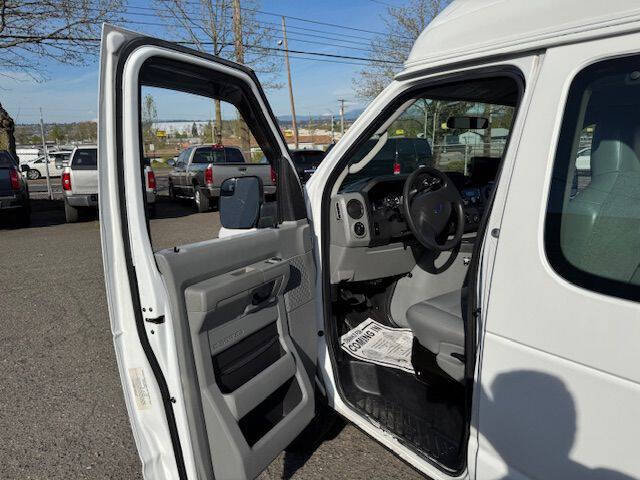 2013 Ford E-Series E-350 SD