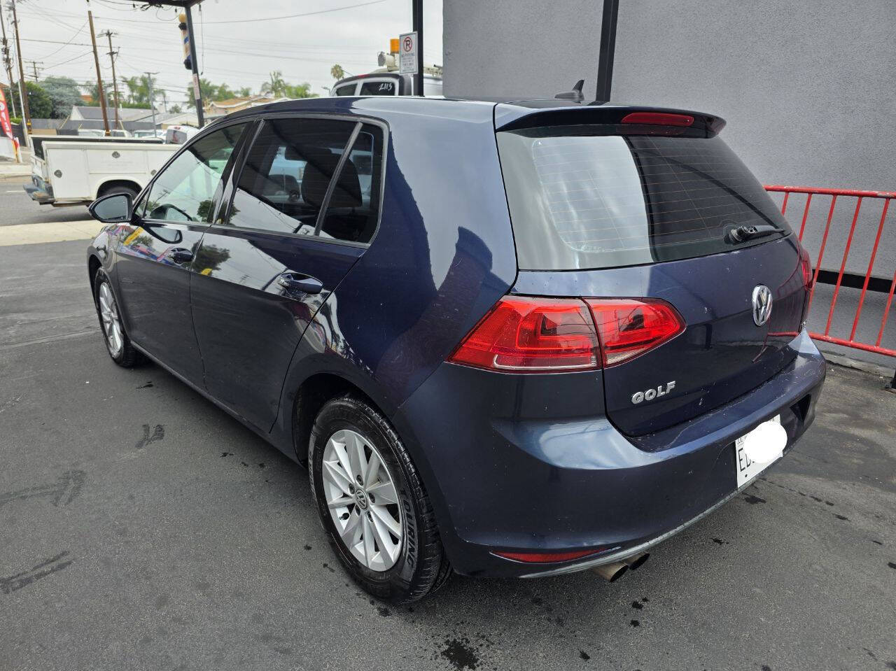 Dk. Blue 2015 Volkswagen Golf TSI S TSI S 4dr Hatchback 6A 11