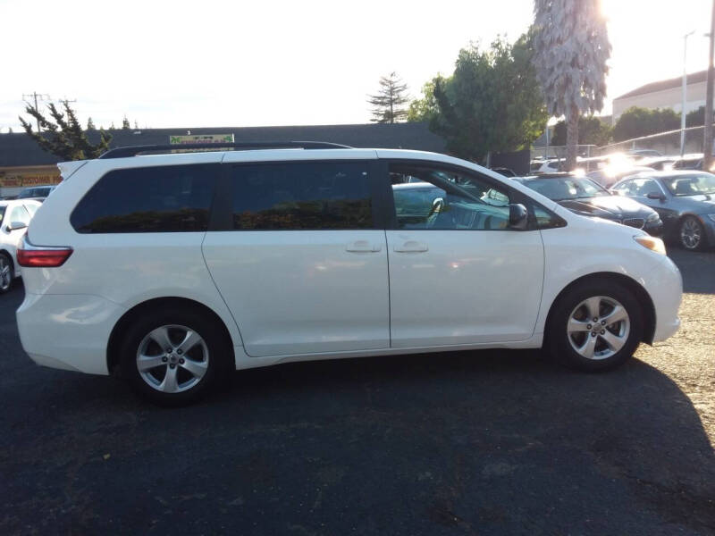 2015 Toyota Sienna LE 8-Passenger