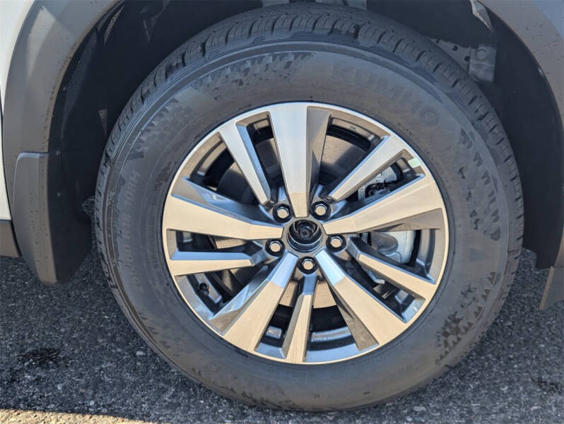 2025 Nissan Pathfinder SL