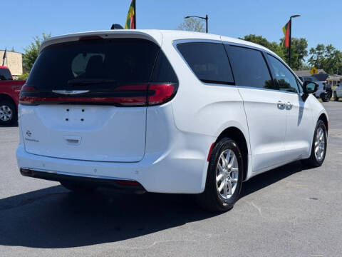 2025 Chrysler Pacifica Select