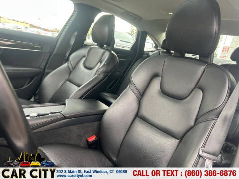 2017 Volvo S90 T6 Momentum