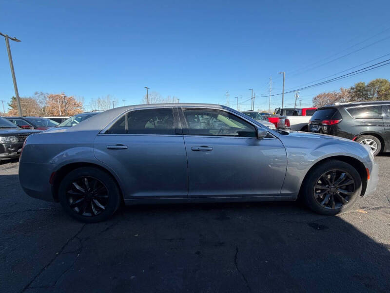 2016 Chrysler 300 Limited
