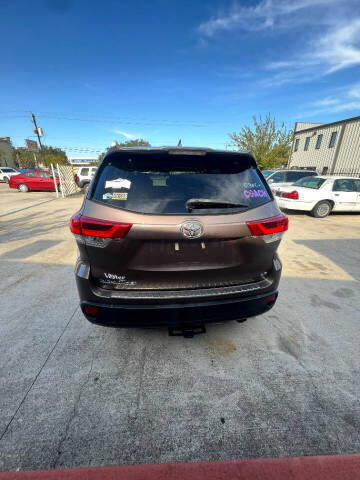 2018 Toyota Highlander LE