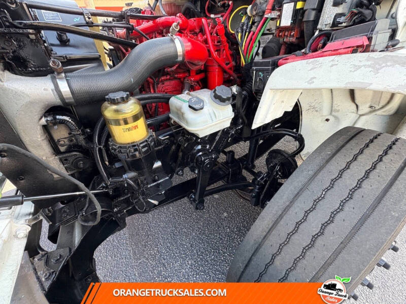 2017 Freightliner M2 106