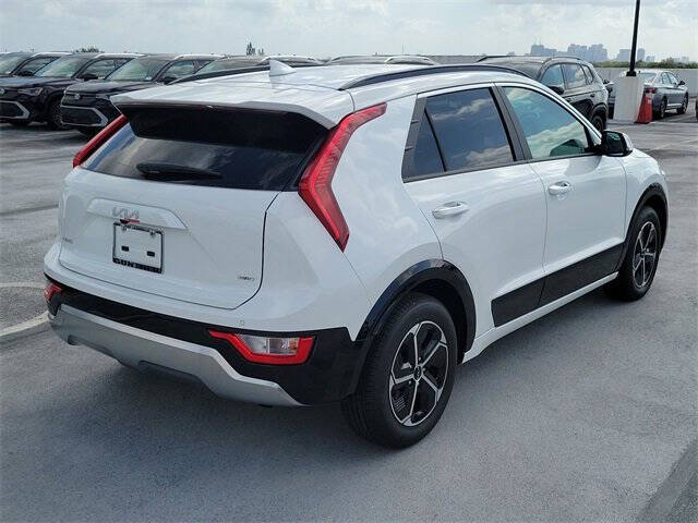 2025 Kia Niro SX