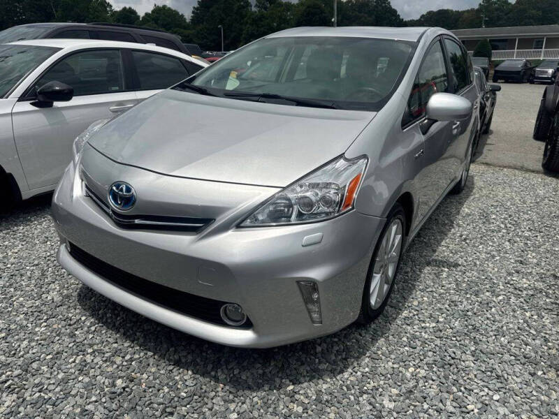 2014 Toyota Prius v Five
