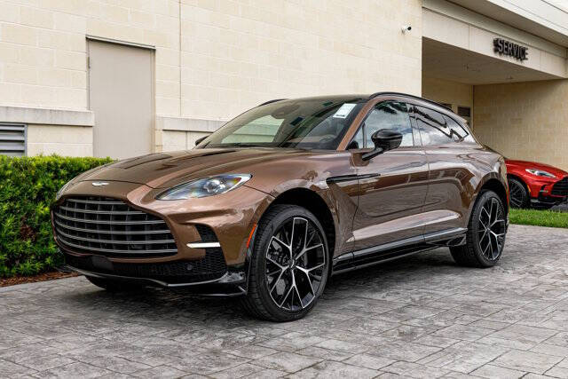 2025 Aston Martin DBX 707