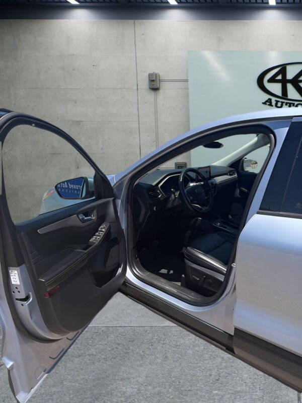2022 Ford Escape SEL