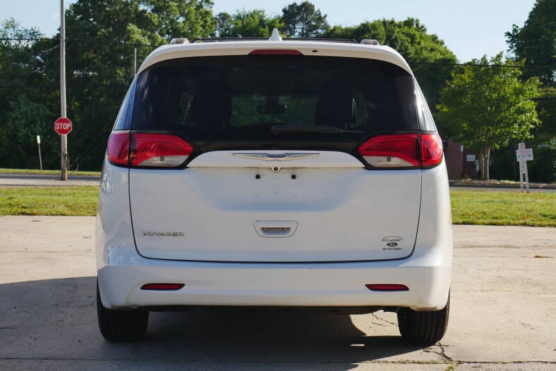 2020 Chrysler Voyager LXi