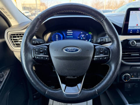2022 Ford Escape Hybrid Titanium