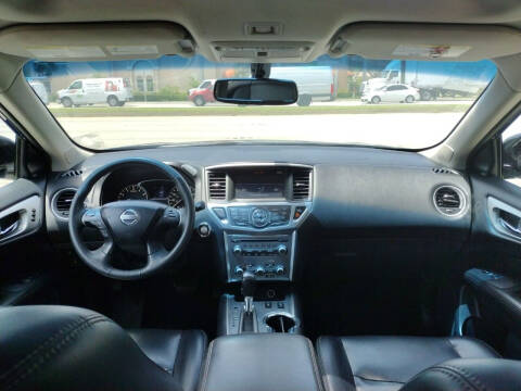 2017 Nissan Pathfinder SL