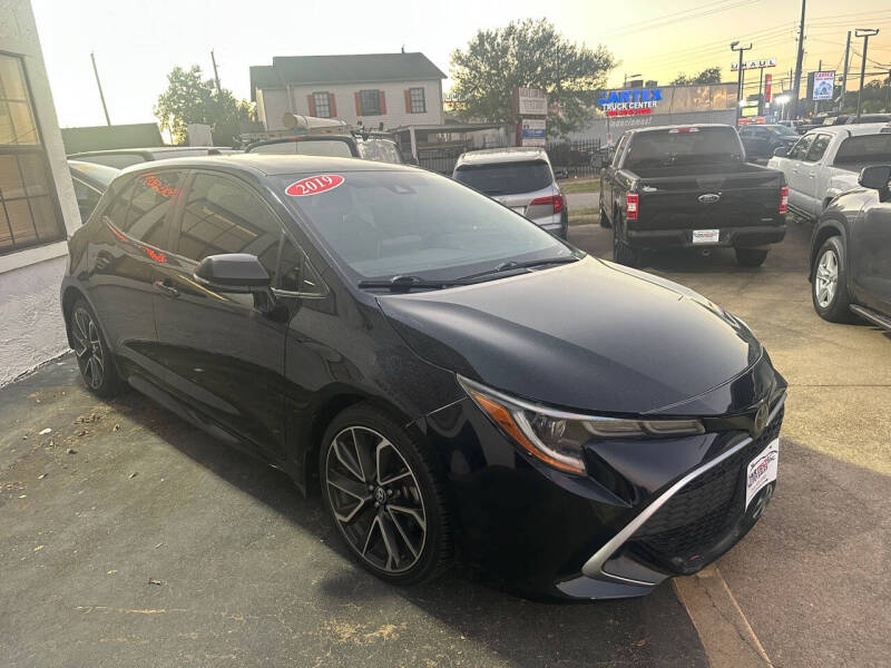 2019 Toyota Corolla Hatchback XSE's photo