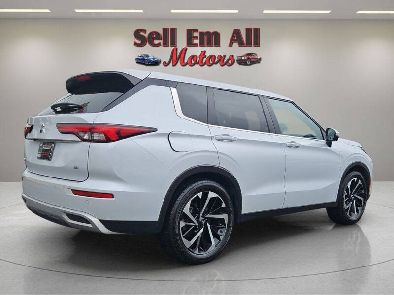 2024 Mitsubishi Outlander SE