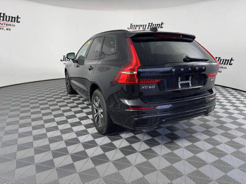 2024 Volvo XC60 B5 Core Dark Theme