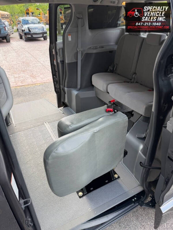 2018 Toyota Sienna LE Mobility 7-Passenger