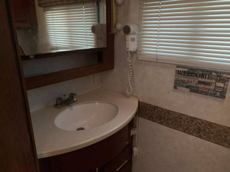 2004 Freightliner XC Chassis