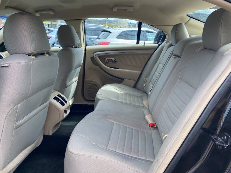 2015 Ford Taurus SE