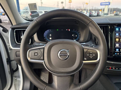 2025 Volvo XC60 B5 Core Dark Theme