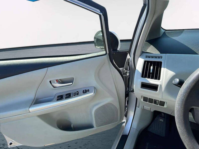 2012 Toyota Prius v Two